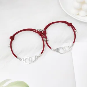 Bracelet de couple en corde rouge avec charms menottes magnétiques bijoux en alliage minimaliste