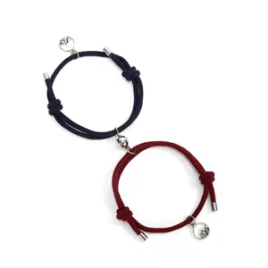 Set di bracciali intrecciati magnetici per coppie, corde a mano abbinate per amanti e amici.