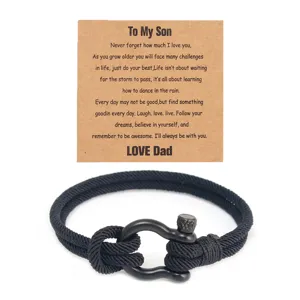 Détails du bracelet tressé noir pour homme avec boucle de fer à cheval en acier.
