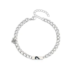 Pulsera magnética de pareja de acero inoxidable, elegante diseño de cadena plateada con extensión.