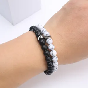 Set di bracciali di perle di coppia con perle opache nere e bianche per uso quotidiano
