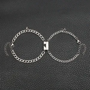 Pulsera de pareja magnética de acero inoxidable con dijes de corazones y eslabones duraderos.
