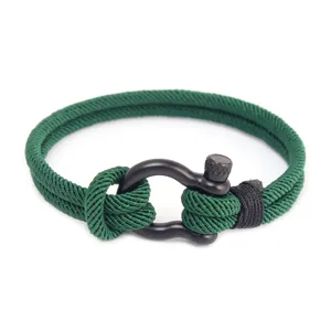 Bracelet en corde Milan vert avec manille noire pour homme, bijou tressé élégant détail.