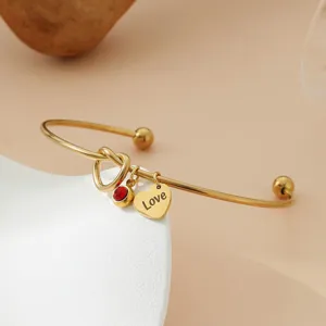 Bracelet jonc ouvert en acier dore avec noeud de coeur et charm love pour femme et cadeau.