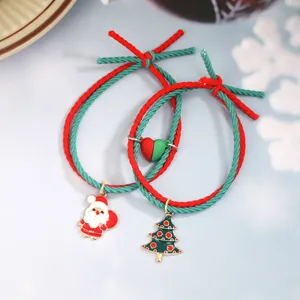 Bracelets de couple magnétiques de Noël corde rouge verte avec pendentifs du père Noël.