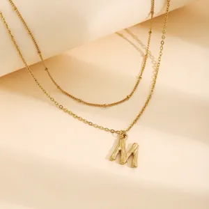 Collana con ciondolo lettera M in acciaio inossidabile placcato oro 18K doppio strato