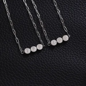 Bracciale in acciaio inossidabile a catena con dischi BFF, design moderno di tendenza.