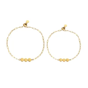 Bracciale a catena in acciaio inossidabile dorato con dischi lettere BFF. Moda.