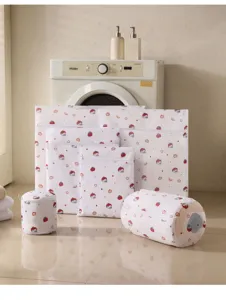 Detailansicht bedruckter Wäschenetze mit Westie-Motiven für die Waschmaschine im Set