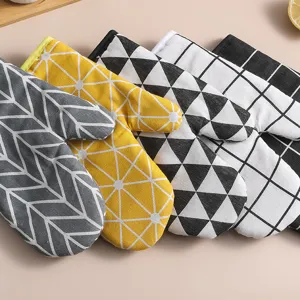 Set de gants de cuisine résistants à la chaleur, gants de cuisson en coton pour micro-ondes.