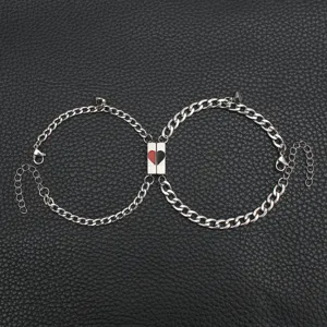 Pulseras de pareja magnéticas de acero inoxidable con diseño de corazón dividido a juego.