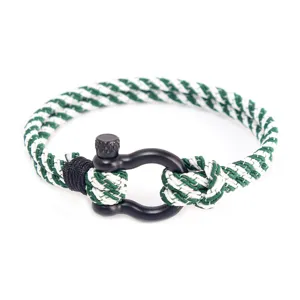 Bracelet en corde tressee vert et blanc avec manille noire bijoux pour hommes vue detail