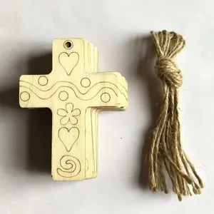 Cruz de madera bricolaje artesanía etiquetas colgantes con cuerda de yute natural.