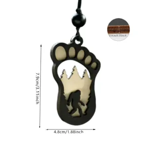Ornement suspendu de voiture Bigfoot en bois pendentif d'artisanat en bois double couche