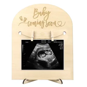 Cadre photo échographie bébé en bois panneau pour annonce de grossesse et décoration.