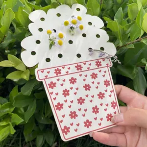 holz blumensteckbrett fuer natur spiel pflanze spielzeug tablett prop nahaufnahme detail