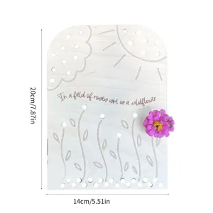 Holz Natur Erkundung Brett Spielzeug mit Blumen Sammlung Löcher und graviertem Design für Kinder.