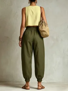 Pantalon harem en lin vert olive femme vue dos, détails de jogging décontractés.