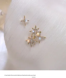 Asymmetrische Stern Ohrstecker für Damen, glänzende Strass Kristall Himmels Ohrringe Schmuck.