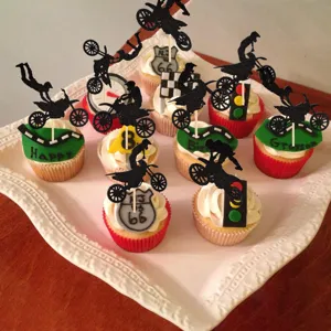 Ensemble de toppers de gâteau d'anniversaire motocross cupcake déco fête pour garçon.