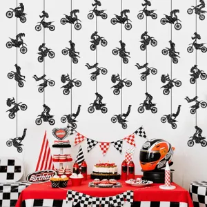 Detalle guirlanda colgante fiesta motocross con decoraciones silueta moto negra con purpurina.