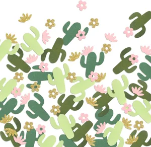 Detailopname van cactusconfetti met groene vetplanten en roze bloemen voor tafeldecoratie.