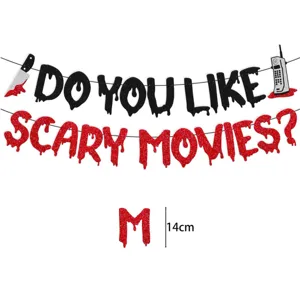 Vista detallada de la pancarta de fiesta de pelicula de terror de Halloween con purpurina.