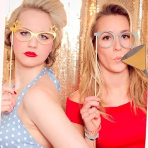 Foto-Requisiten Set für Geburtstag Party lustige Papierbrille und schöne Party Dekorationen.