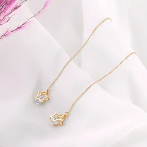 Vergoldete lange Stern Ohrringe mit funkelndem Zirkonia, elegantes minimalistisches Design.