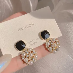 Elegant French vintage square pearl earrings detail view with S925 silver needle chic design.