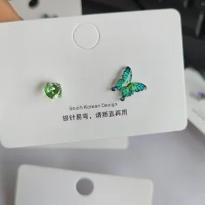 Modische asymmetrische grüne Schmetterling und Kristall Ohrstecker für Damen Schmuck.