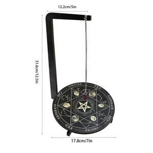 Support en bois pour pendule divinatoire avec pendentif en quartz pour la tarologie et rituels.