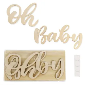 Intagli di lettere in legno Oh Baby con piastra di supporto in legno e punti adesivi per feste.