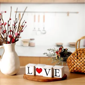 Valentinstag Holzblock Dekoration LOVE Schild, perfekt fur romische Tischfeiertagsanzeige.