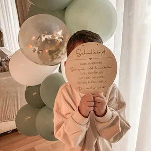 Targa rotonda in legno per fotografia di bambini, insegna in legno naturale con testo inciso.