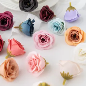 Têtes de roses artificielles 4cm pour boîtes cadeau DIY décoration mariage mur de fleurs.