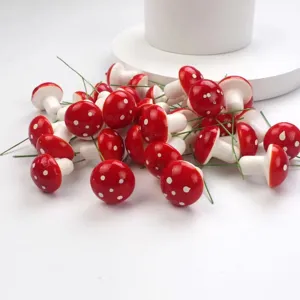 Miniatur rote Schaumstoffpilze mit Drahtstielen, ideal für Sukkulenten-Bonsai und Weihnachtsdeko.