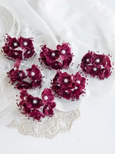 Dunkelrote Stoffblumen Haarnadeln DIY handgemachte Braut Haaraccessoires mit Perlen.