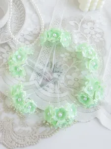 Hellgrüner künstlicher Blumenstrauß Perle Kamelie DIY handgemachtes Haarschmuckmaterial.
