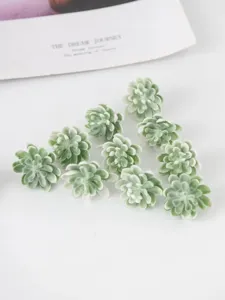 Vue détaillée de têtes de plantes succulentes artificielles, idéales pour la déco et les accessoires.