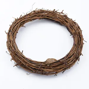 Base de couronne de vigne naturelle pour bricolage de Noël et décoration florale.