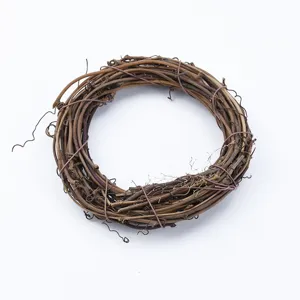 Détail de couronne de vigne naturelle faite main, décoration rustique de cercle de branches pour art.