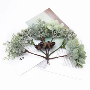 Fausses plantes vertes artificielles avec glands pour bricolage, guirlande déco maison détail.
