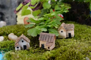 Petites maisons en resine pour micro paysage de mousse, decoration de pot de jardin.