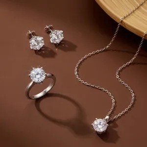 Exquisites Schmuckset aus 14K Weißgold mit funkelnden runden Labordiamanten