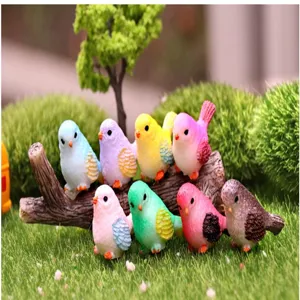 Miniatur bunte Vogel Figuren Detailansicht für Sukkulenten Bonsai DIY Mikro Landschaft Dekor.