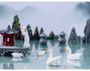 Miniatura de resina adorno pabellón puente chino y gansos para decoración de mesa de té.