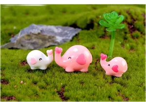 Mini resin elephant figurines detail view, cute heart decor for micro landscape, cake.