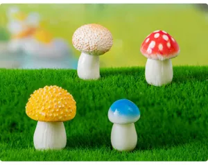 Detalle de conjunto de adornos de setas de resina en miniatura para micropaisaje.