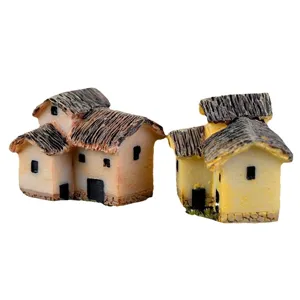 Miniaturen van hars met rieten dak voor mos microlandschap en tuindecoratie ornamenten.